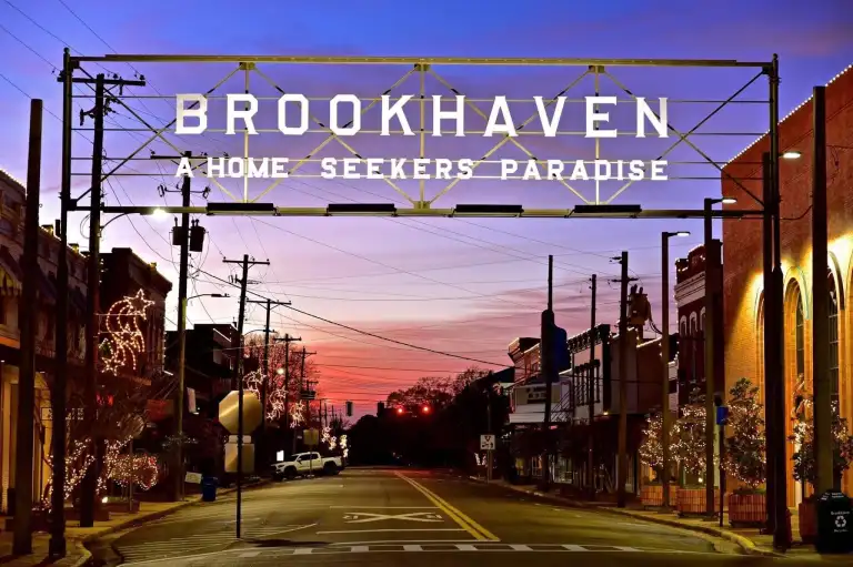 Brookhaven, MS "A Home Seekers' Paradise" sign over downtown
